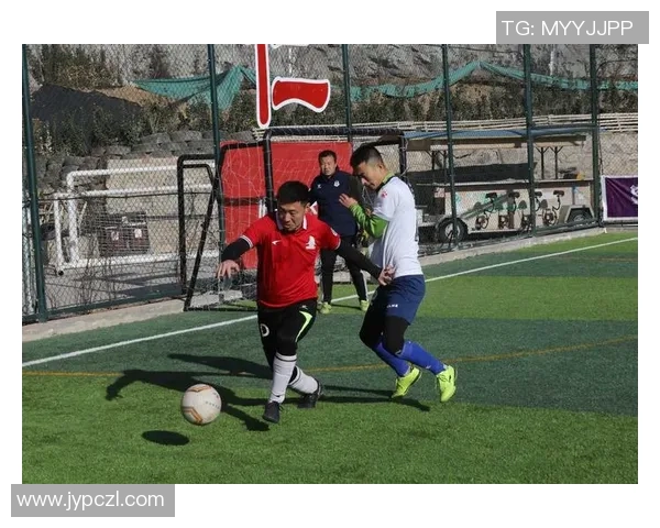 周娜独家揭秘足球技巧与心得分享助你提升球技与战术理解